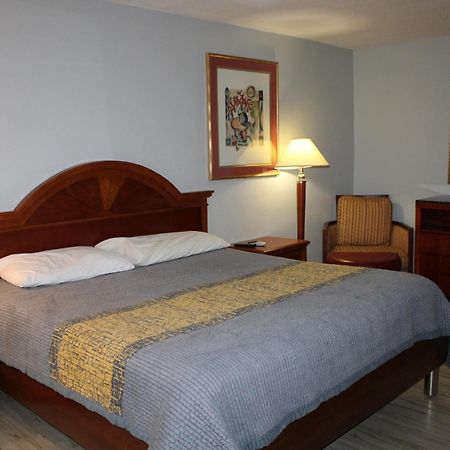 Apm Inn & Suites Martinsburg Bagian luar foto